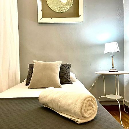 Alani Montjuic Hostel Barcelona Luaran gambar
