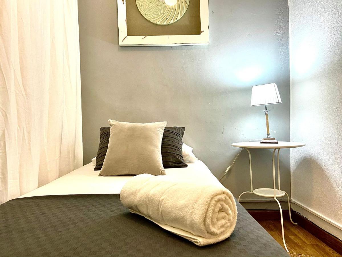Alani Montjuic Hostel Barcelona Luaran gambar