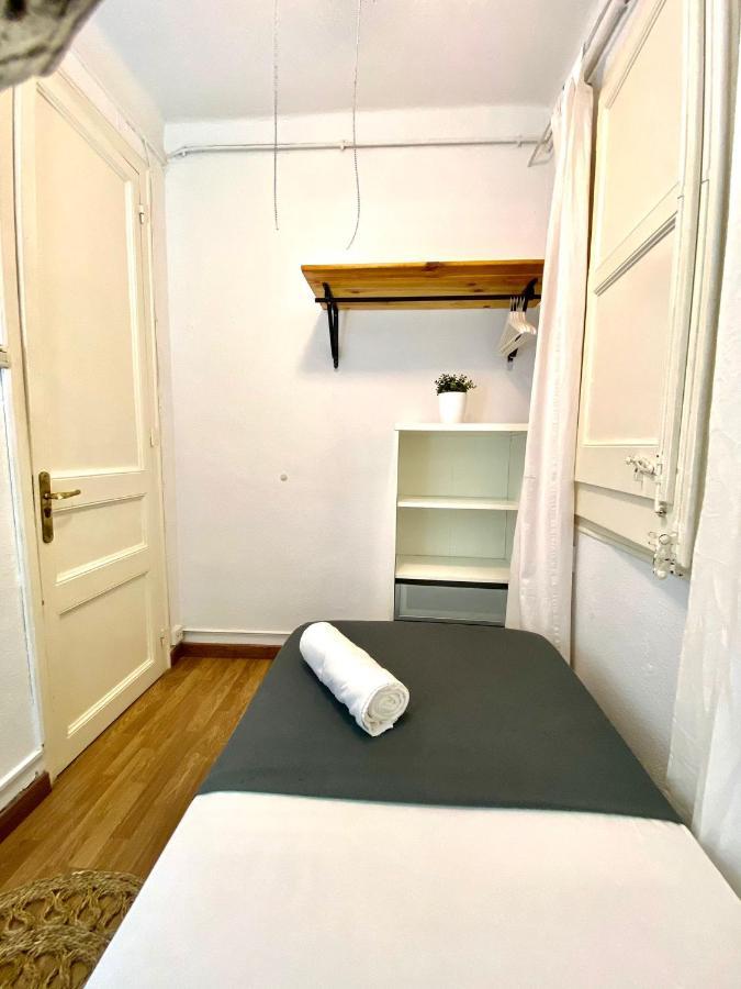 Alani Montjuic Hostel Barcelona Luaran gambar