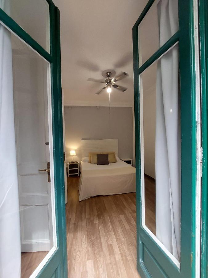 Alani Montjuic Hostel Barcelona Luaran gambar