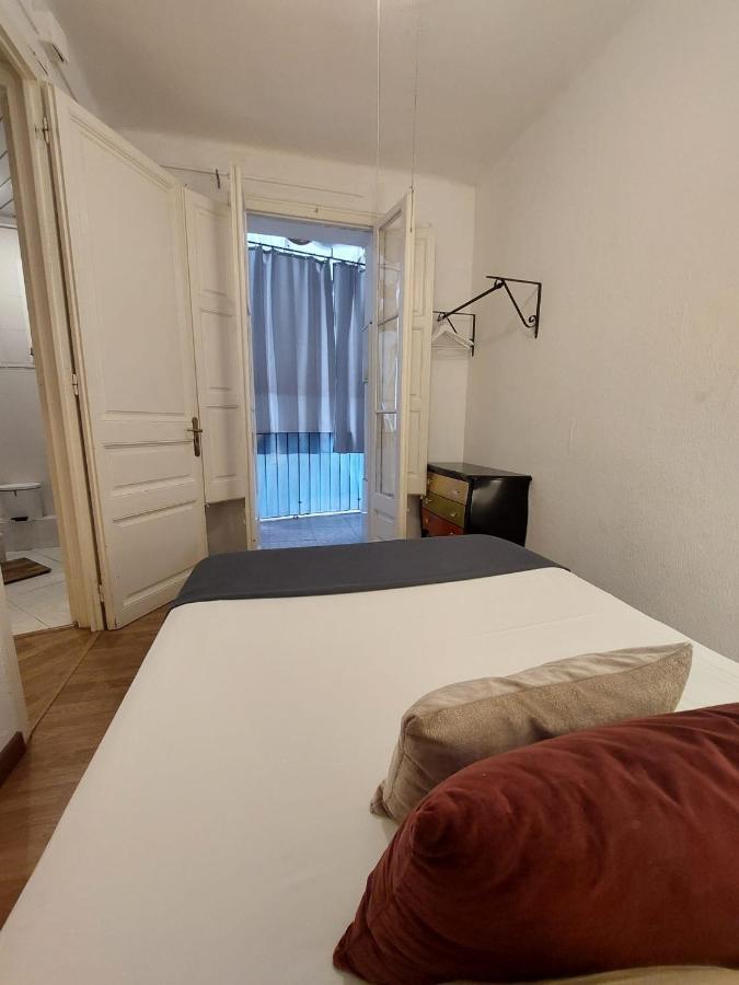 Alani Montjuic Hostel Barcelona Luaran gambar