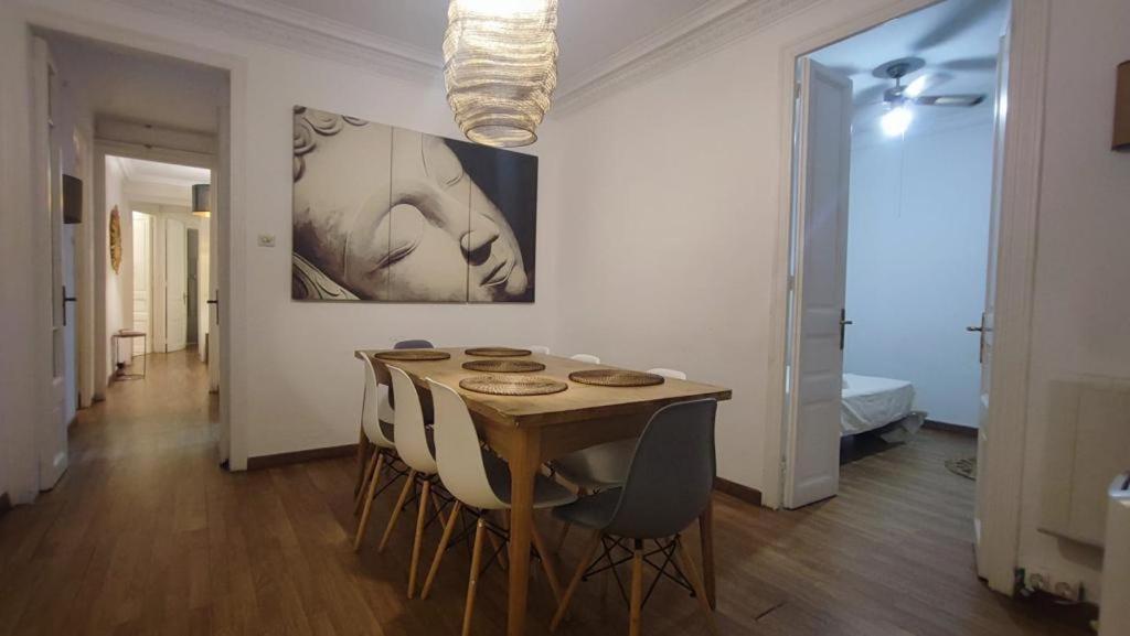 Alani Montjuic Hostel Barcelona Luaran gambar
